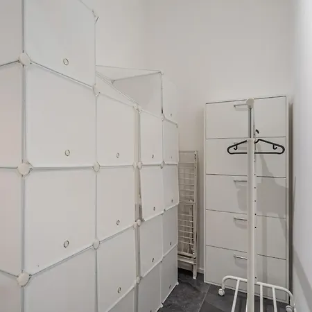 Guesthost - M3 Porta Romana Modern Two-level Apartman *
