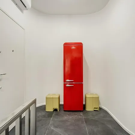Guesthost - M3 Porta Romana Modern Two-level Apartman *